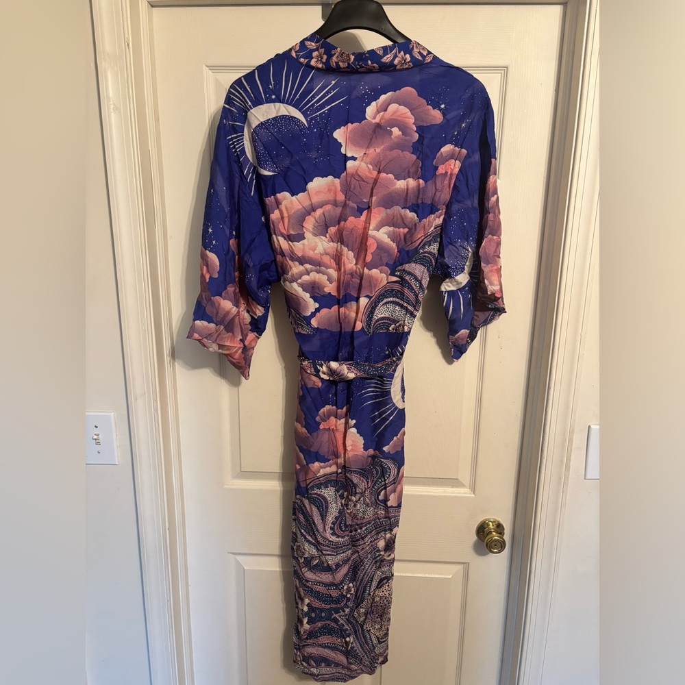 Robe - Picture 3 of 3